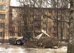 В Финляндском округе продолжается снос деревьев-угроз